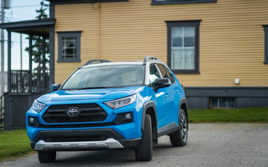Toyota RAV4 bleu